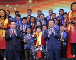 Doanh nhân truyền cảm hứng Nguyễn Thị Vân nhận giải thưởng Sao đỏ danh dự
