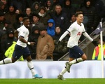 Kane và Alli giúp Tottenham thắng ngược Brighton trong ngày ‘Lễ tặng quà’