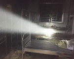 Bệnh nhân nghi đốt bệnh viện, bác sĩ tá hỏa bỏ chạy lúc rạng sáng