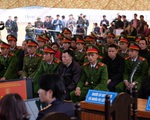 Hàng trăm cảnh sát bảo vệ phiên tòa nữ sinh giao gà bị sát hại