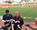 Ông Park thấy lo khi vắng Văn Hậu