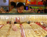 Giá vàng thế giới vọt lên, trong nước vượt 42 triệu đồng/lượng