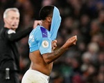 Thua Wolverhampton theo kịch bản không tưởng, Man City tung 