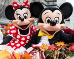 Vịt Donald, chuột Mickey than phiền vì bị du khách sờ mó lung tung