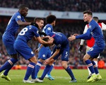 Bốn phút bùng nổ, Chelsea thắng ngược kịch tính Arsenal trên sân Emirates