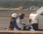 Video đôi nam nữ chạy xe máy ngược chiều trên cao tốc TP.HCM - Long Thành - Dầu Giây