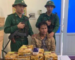 Một người Lào mang 10kg ma túy đá và 20.000 viên ma túy qua biên giới