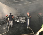Sạc pin xe điện trẻ em, cháy rụi bãi giữ xe