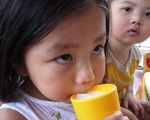 Trẻ mẫu giáo và lớp 1 ở TP.HCM tiếp tục được uống sữa tại trường