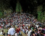 Bất ngờ mở cửa sớm hơn dự kiến chùa hương đón hơn 1500 khách