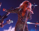 Lady Gaga giành 3 giải Grammy, bà Michelle Obama bất ngờ xuất hiện