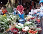 Hết tết rồi, rau củ Sài Gòn vẫn giá tết, có thứ gấp đôi ngày thường