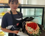 Valentine trùng ngày Thần tài: Bó hoa, hũ vàng bằng bánh kem vừa làm đã hết