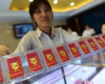Giá vàng thế giới bật tăng, vàng trong nước vẫn thấp hơn 190.000 đồng/lượng
