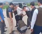 Người dùng súng cố thủ trong xe nghi chuyển ma túy đã đầu thú