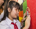 Cùng vẽ tranh và làm quốc kỳ với người khiếm thị tại Triển lãm Maris