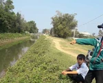 Học sinh lớp 7 lao xuống kênh cứu 2 em nhỏ đuối nước