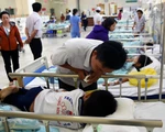Hàng chục học sinh nhập viện cấp cứu nghi bị ngộ độc