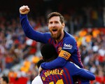 Messi ghi 2 bàn và 1 