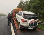 Ôtô va đá vỡ hộp số, gãy càng, rách lốp... trên đường cao tốc