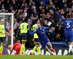 Tân binh Higuain tỏa sáng, Chelsea đè bẹp Huddersfield