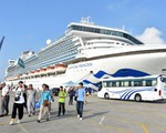 Tàu khách, tàu hàng nhộn nhịp 