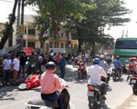 Va chạm với xe khách, 3 mẹ con bị cuốn vào gầm