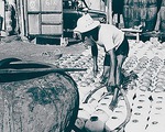 Nước mắm cũng tràn đầy... chữ nghĩa, dấu đỏ của nghị định, sắc lệnh