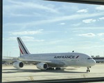 Máy bay Air France chở 500 người hạ cánh khẩn cấp vì nổ động cơ