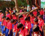 Thầy trò trường tiểu học tưởng niệm 64 chiến sĩ hi sinh ở Gạc Ma