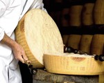 Coi thiên hạ "nâng trứng hứng hoa" đặc sản truyền thống