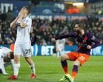 M.C ngược dòng hạ Swansea sau khi bị dẫn 2-0