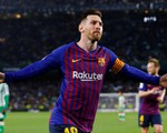 Hat-trick thứ 33 của Messi giúp Barca tiến sát ngôi vô địch