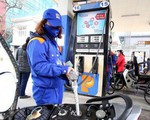 Từ 15h chiều nay: Giá xăng dầu giảm nhỏ giọt 200-300 đồng/lít