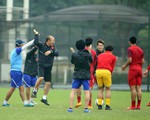 Thầy Park chơi bóng ma cùng học trò trước trận gặp U-23 Indonesia