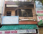 Một bạn trẻ lao vô đám cháy cõng, dìu hai ông bà cụ ra xong lặng lẽ đi