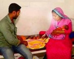 Bà mẹ Bangladesh trong một tháng sinh con hai lần, được 3 đứa trẻ