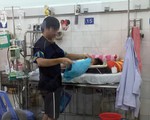 Nắng nóng và tia cực tím, hàng ngàn bệnh nhi sốc nhiệt
