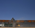 Ông Trump đòi đóng cửa biên giới với Mexico vào tuần sau