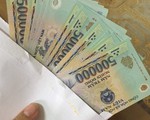 Nữ giáo viên trả lại 10 triệu đồng trong túi quần áo cũ được tặng