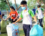 Cuối tuần dậy sớm vớt rác trên sông Bến Tre