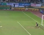 Khi trọng tài FIFA quên... luật