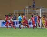 Trung vệ Bùi Tiến Dũng ghi bàn giúp Viettel đá bại Nam Định