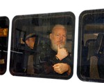 Ông trùm WikiLeaks bị bắt, vì sao?