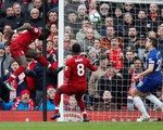 Salah lập siêu phẩm, Liverpool hạ Chelsea trở lại đỉnh bảng