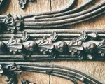 Cánh cửa Nhà thờ Đức Bà Paris bị xem là 
