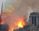 Vì sao Nhà thờ Đức Bà Paris cháy quá nhanh?