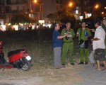 Đôi nam nữ bốc cháy trong đêm ở bãi đất trống quận 12