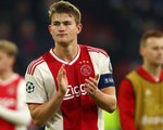 Ajax thăng hoa với 