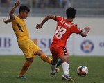 2 hậu vệ SHB Đà Nẵng tặng bàn thắng cho SLNA